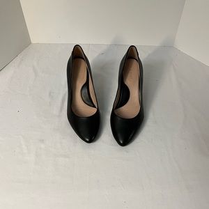 Brand new Taryn Rose 9.5 heels black never worn but no box